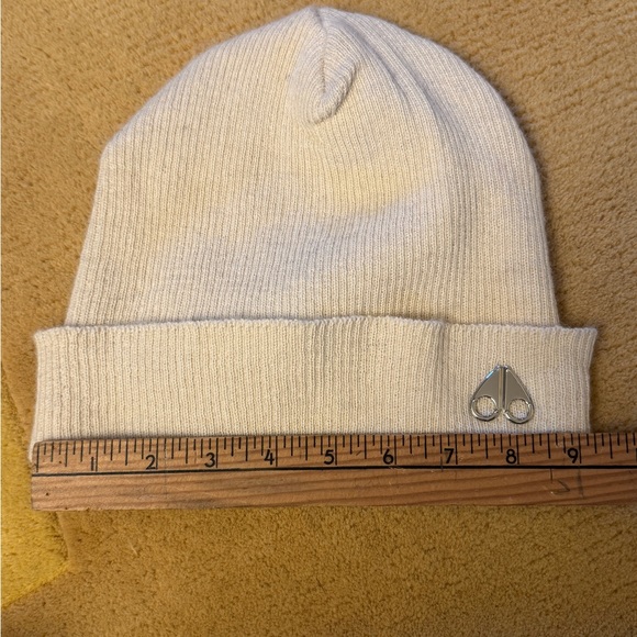 Moose Knuckles Wool Unisex Hat ivory logo ribbed beanie - Picture 6 of 6